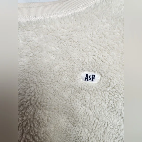 Abercrombie and Fitch Women's Crewneck Fuzzy Sweater - Picture 2 of 7
